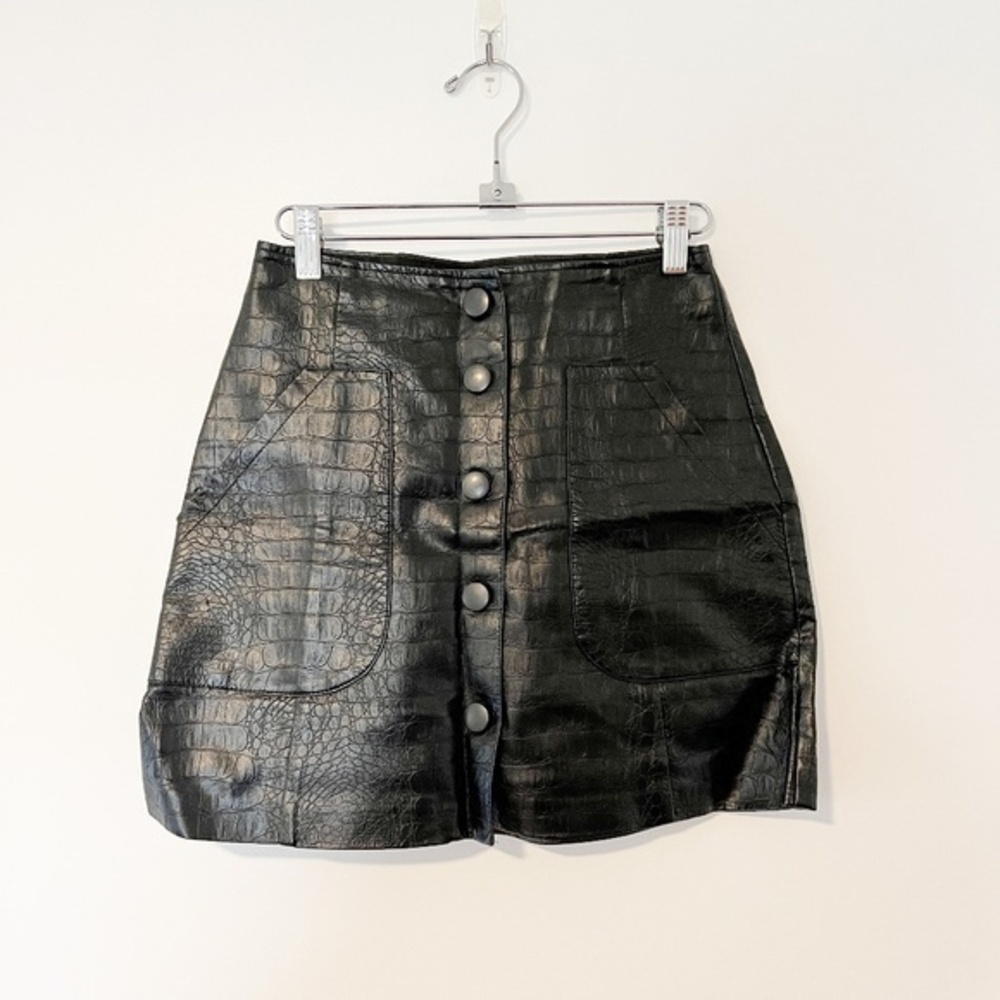 3/$25 Stradivarius Black Mini Faux Leather Skirt sz 2